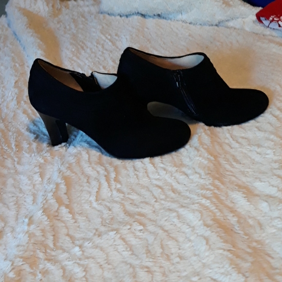 Boots - Picture 3 of 3